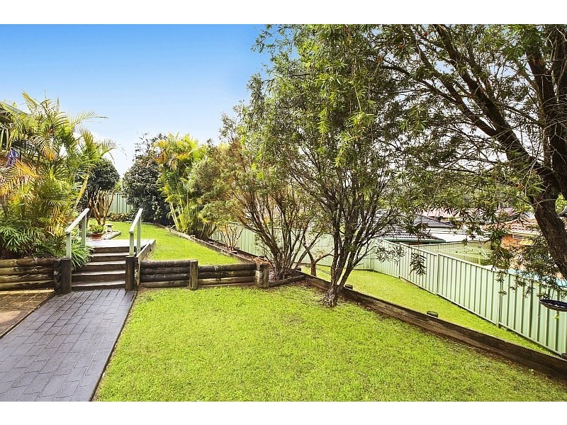 8 Merideth Place, Green Point NSW 2251