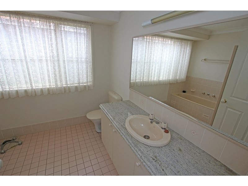 10 Sandpiper Place, Green Point NSW 2251