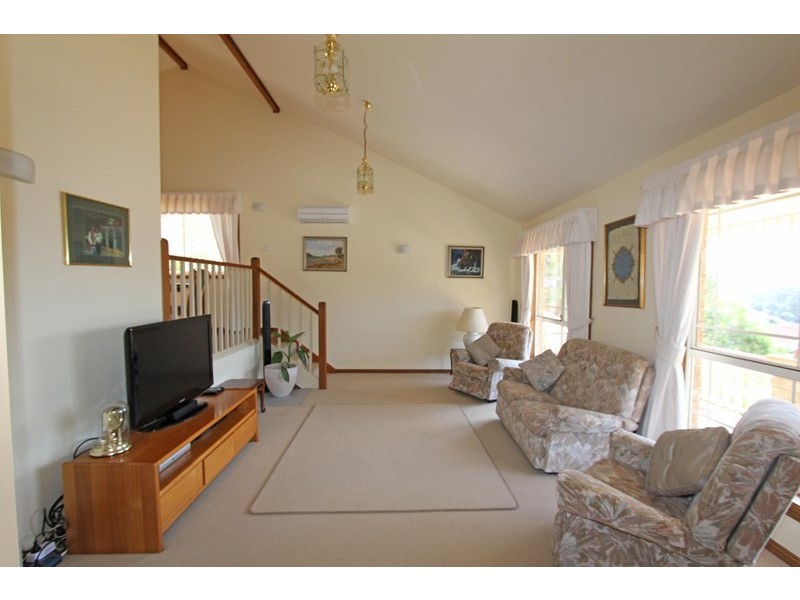 11 Mount Place, Green Point NSW 2251