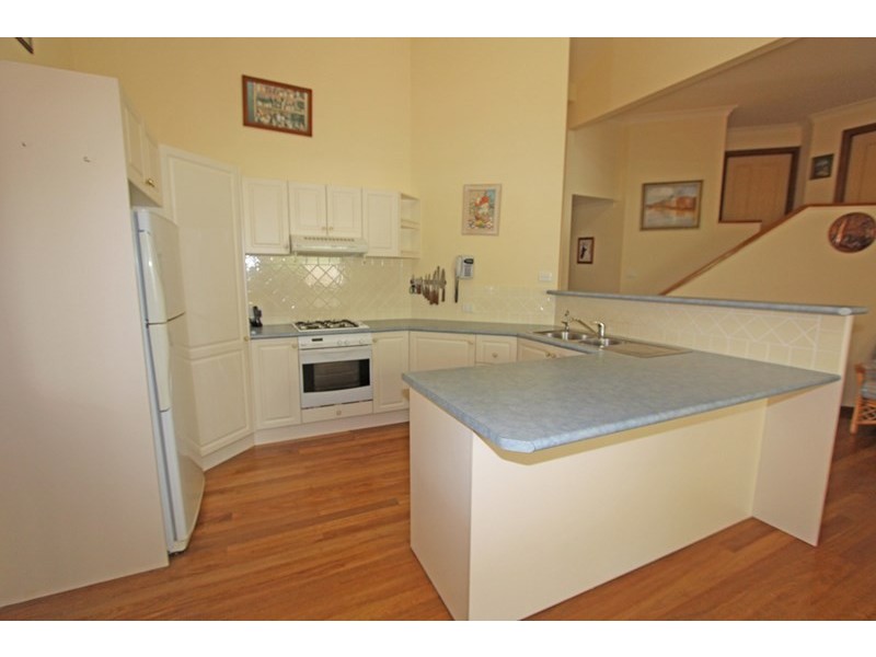 11 Mount Place, Green Point NSW 2251