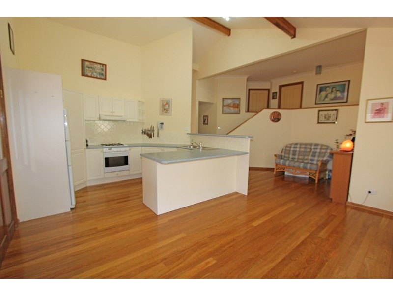 11 Mount Place, Green Point NSW 2251