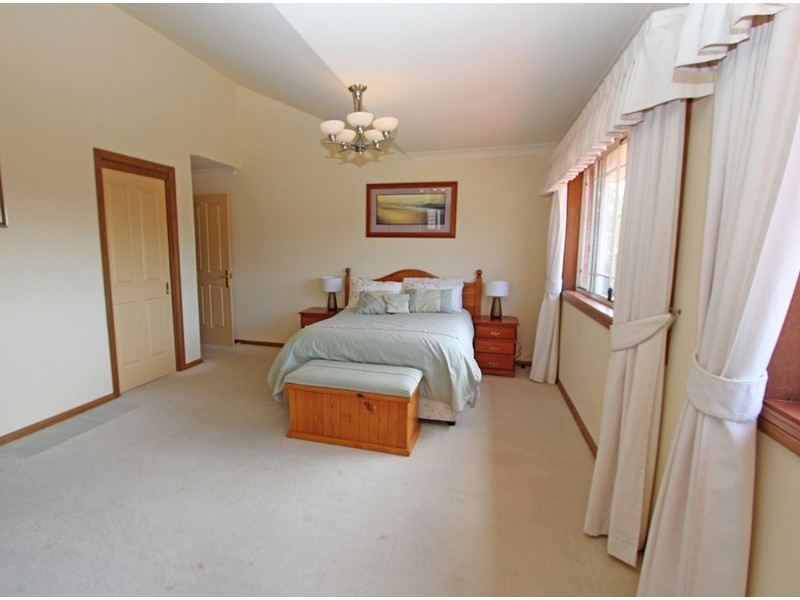 11 Mount Place, Green Point NSW 2251