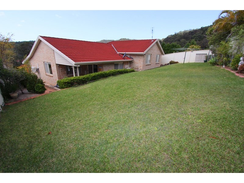 11 Mount Place, Green Point NSW 2251