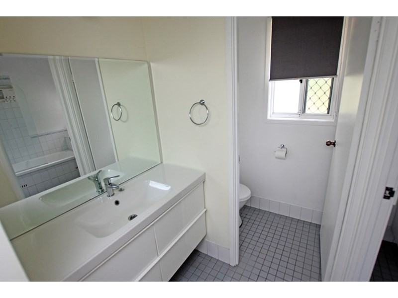 10 Ernest Street, Green Point NSW 2251