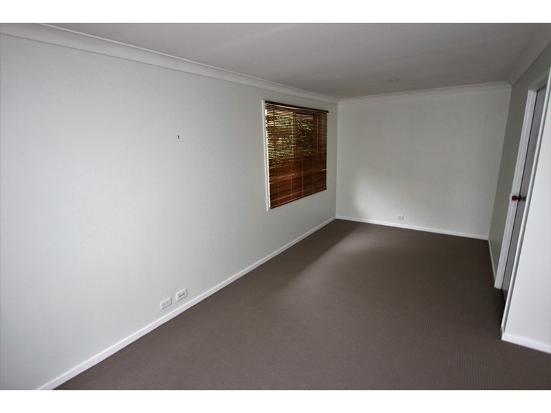 10 Ernest Street, Green Point NSW 2251