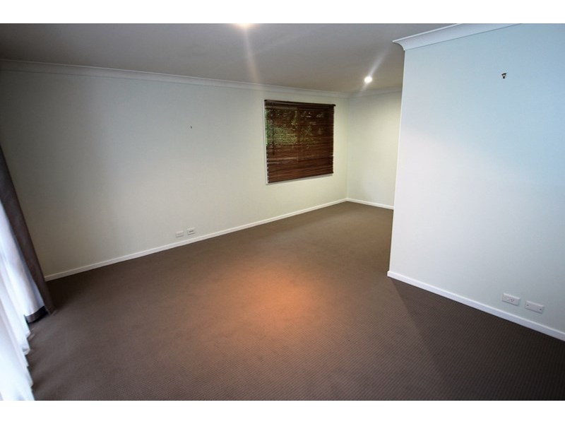 10 Ernest Street, Green Point NSW 2251