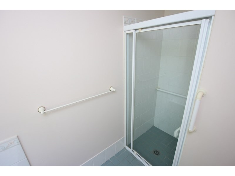 2/235 Avoca Drive, Green Point NSW 2251