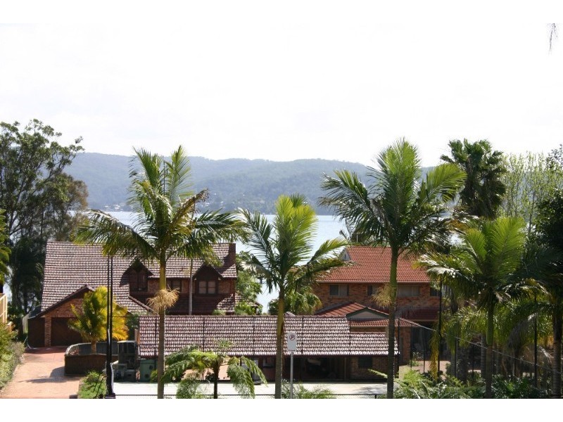 8 Cudgee Crescent, Green Point NSW 2251