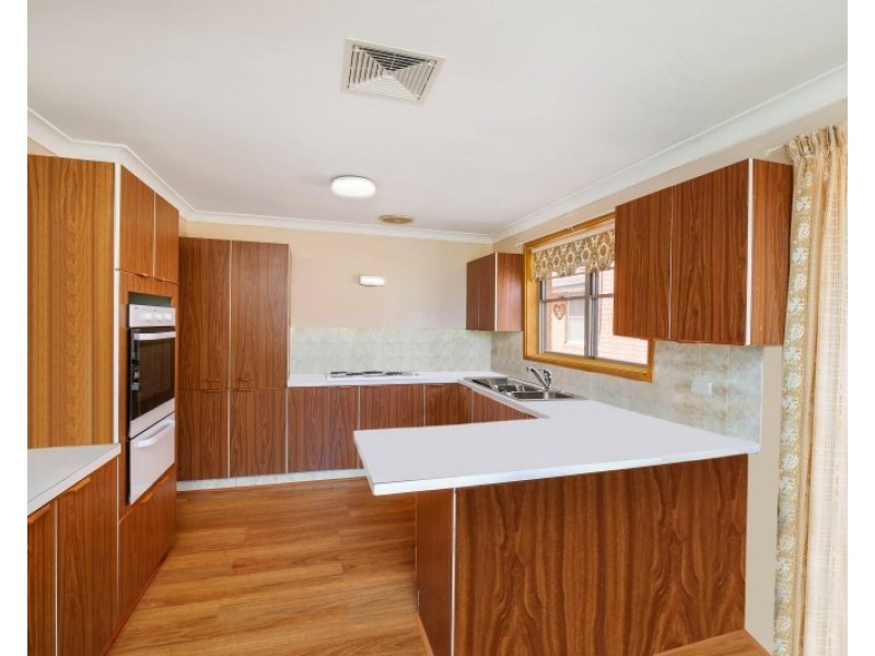 17 Berry Avenue, Green Point NSW 2251