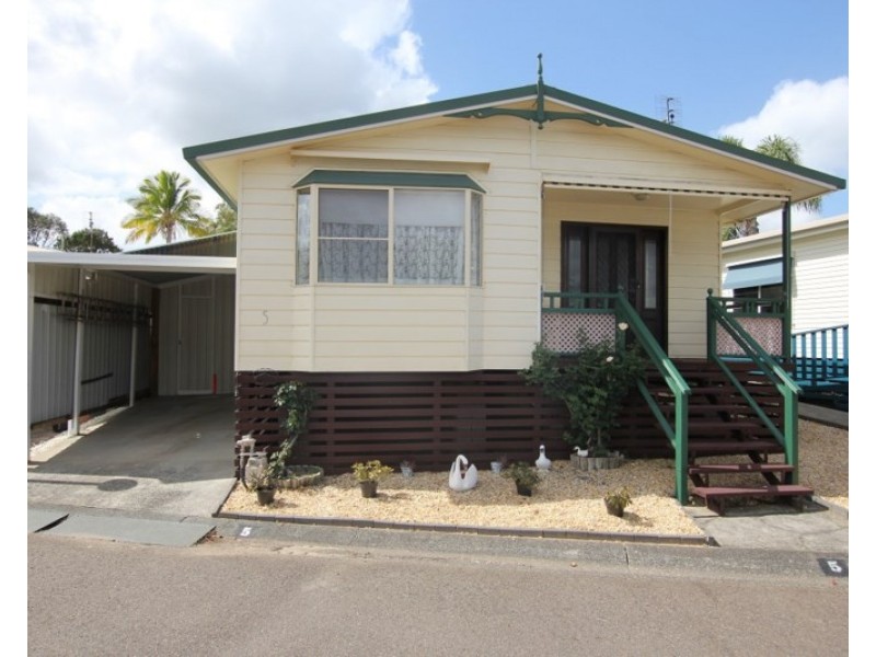 5 Sixth Avenue, Green Point NSW 2251