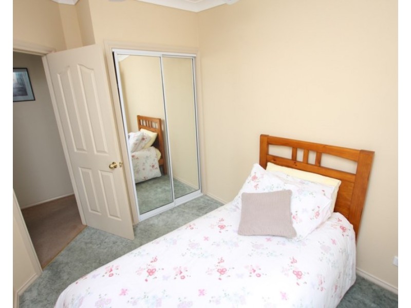 5 Sixth Avenue, Green Point NSW 2251