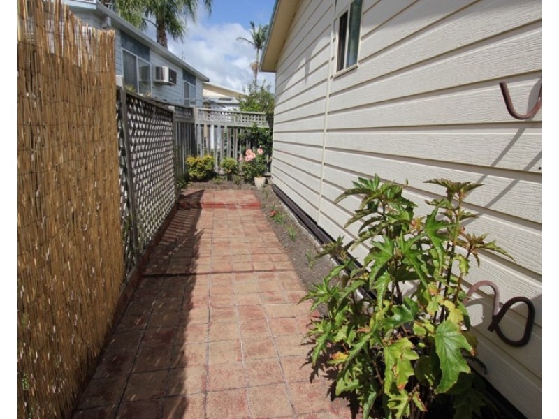 5 Sixth Avenue, Green Point NSW 2251