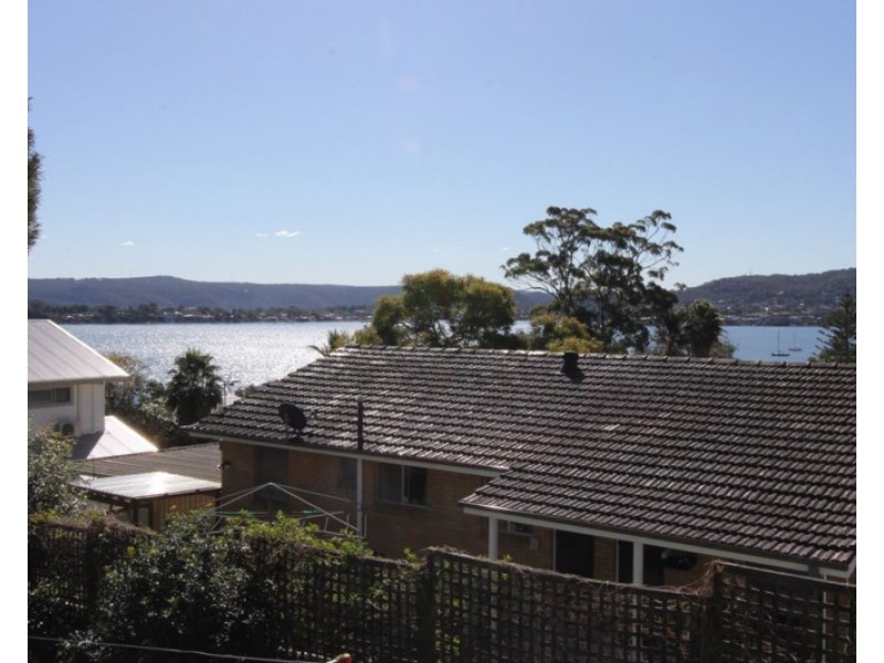 301 Avoca Drive, Green Point NSW 2251