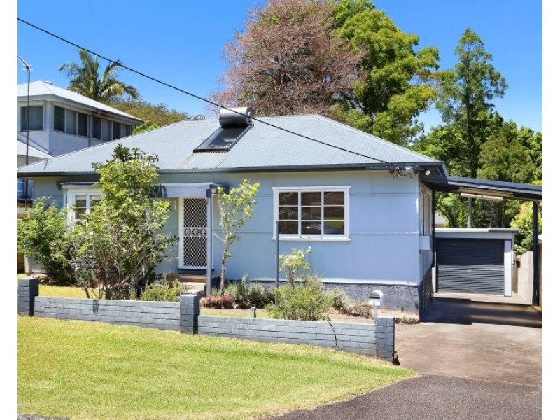 6 Edgewater Avenue, Green Point NSW 2251