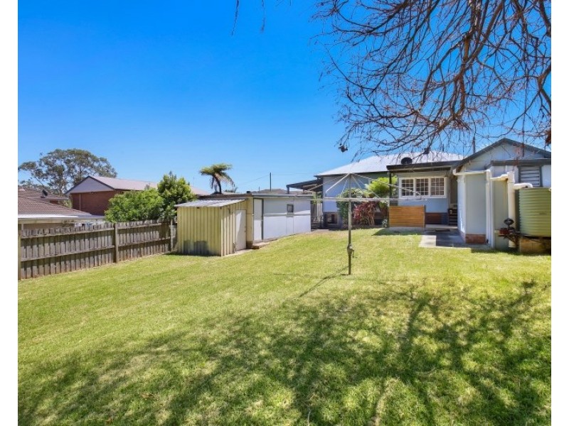 6 Edgewater Avenue, Green Point NSW 2251