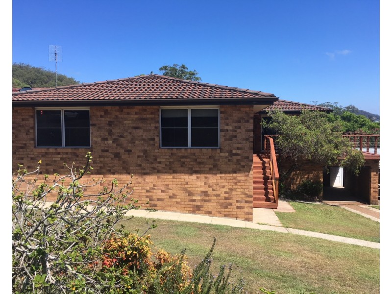 17 Berry Avenue, Green Point NSW 2251