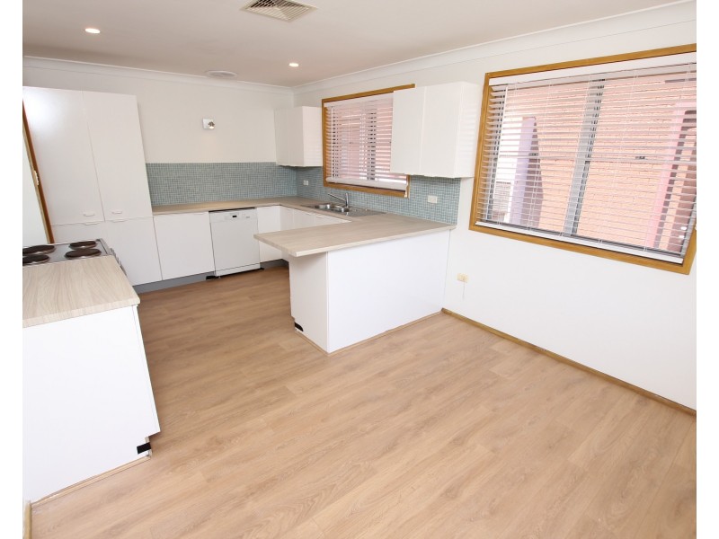 17 Berry Avenue, Green Point NSW 2251