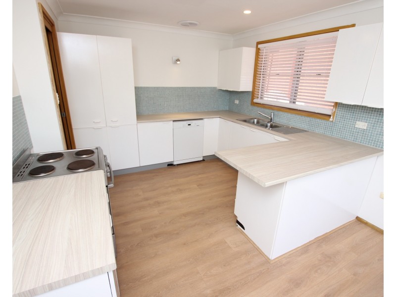 17 Berry Avenue, Green Point NSW 2251