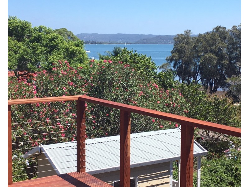 17 Berry Avenue, Green Point NSW 2251