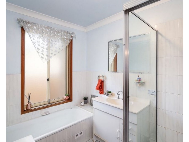 2/43 Asca Drive, Green Point NSW 2251