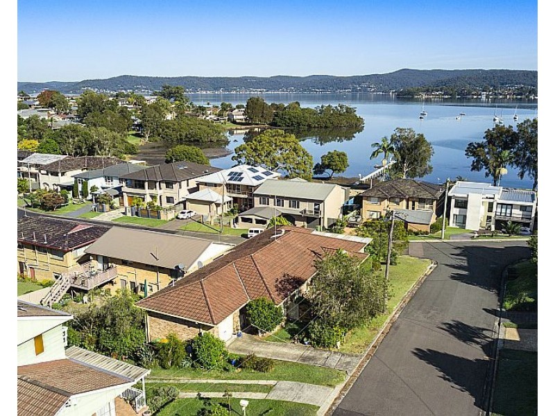 2/43 Asca Drive, Green Point NSW 2251