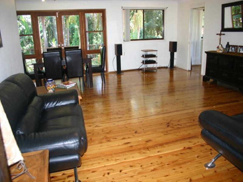 21 Crawford Crescent, Wyoming NSW 2250