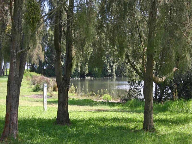 33 Bayside Drive, Green Point NSW 2251