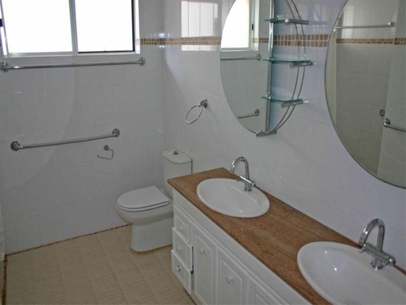 33 Bayside Drive, Green Point NSW 2251