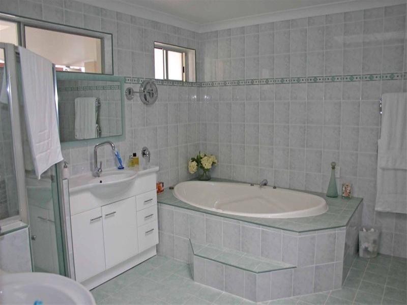 251 Avoca Drive, Green Point NSW 2251