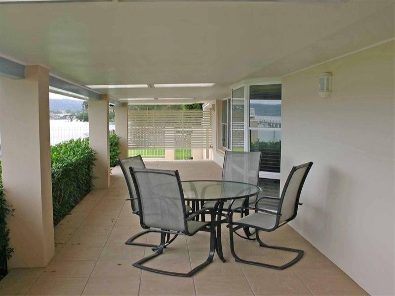 251 Avoca Drive, Green Point NSW 2251