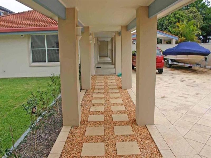 251 Avoca Drive, Green Point NSW 2251