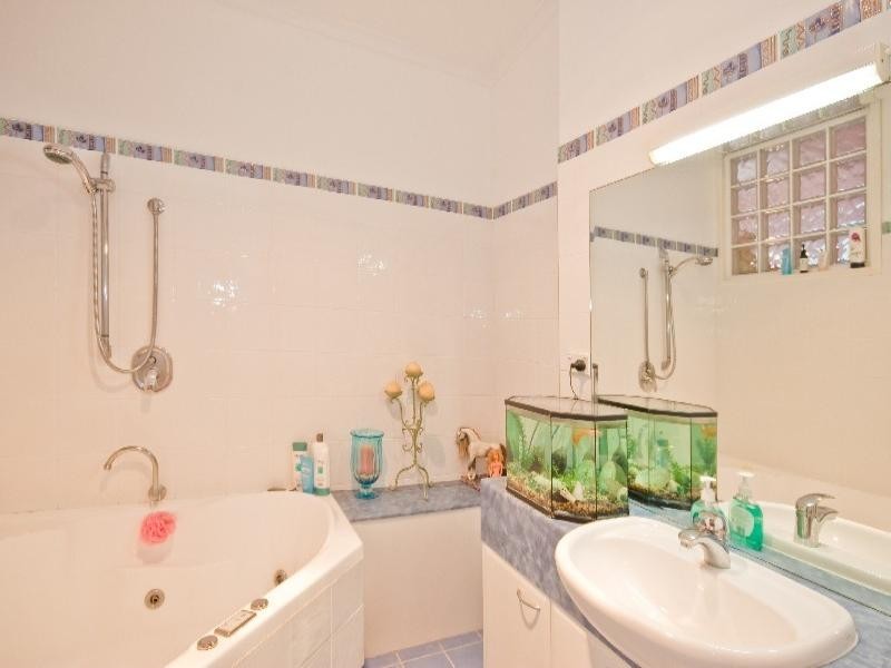 118 AVOCA Drive, Green Point NSW 2251