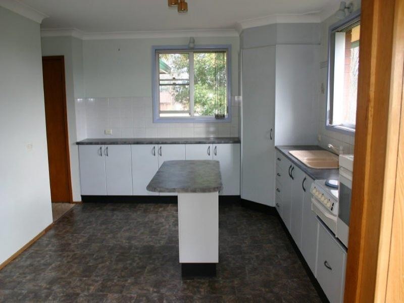 4 Berry Avenue, Green Point NSW 2251