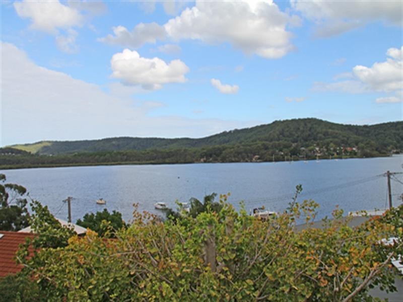 77 Caroline Street, East Gosford NSW 2250