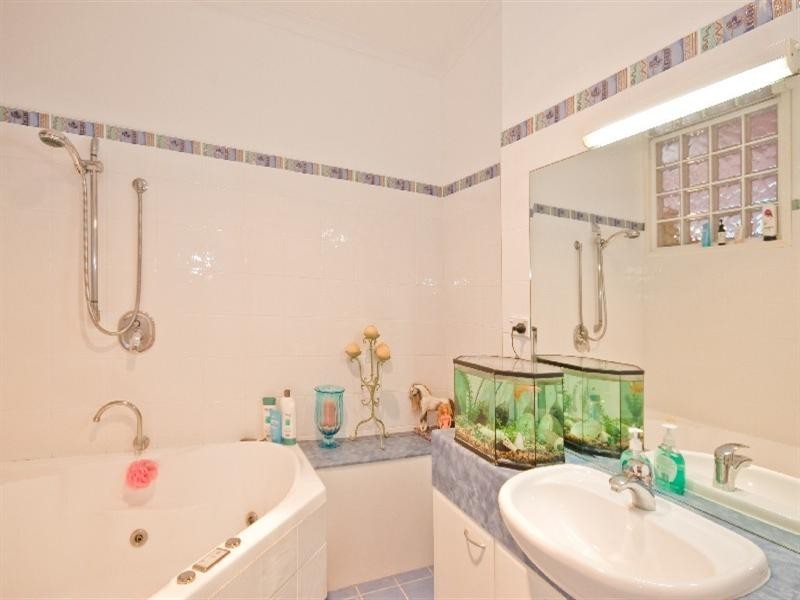 118 Avoca Drive, Green Point NSW 2251