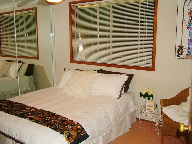 2 Lauren Close, Green Point NSW 2251