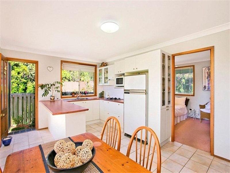 2/2 Lauren Close, Green Point NSW 2251