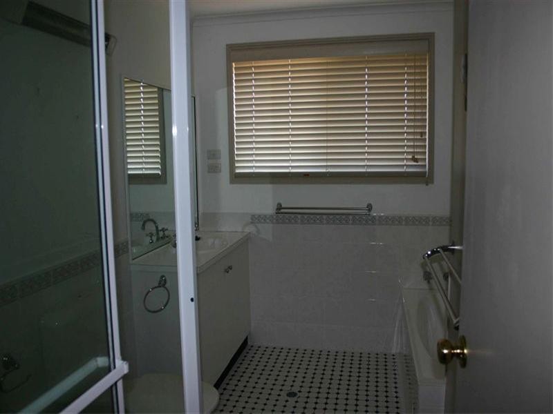 1/4 Willowin Close, Green Point NSW 2251