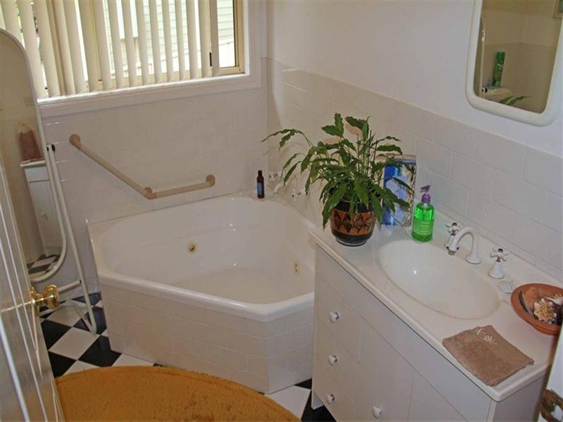 30 Katherine Crescent, Green Point NSW 2251