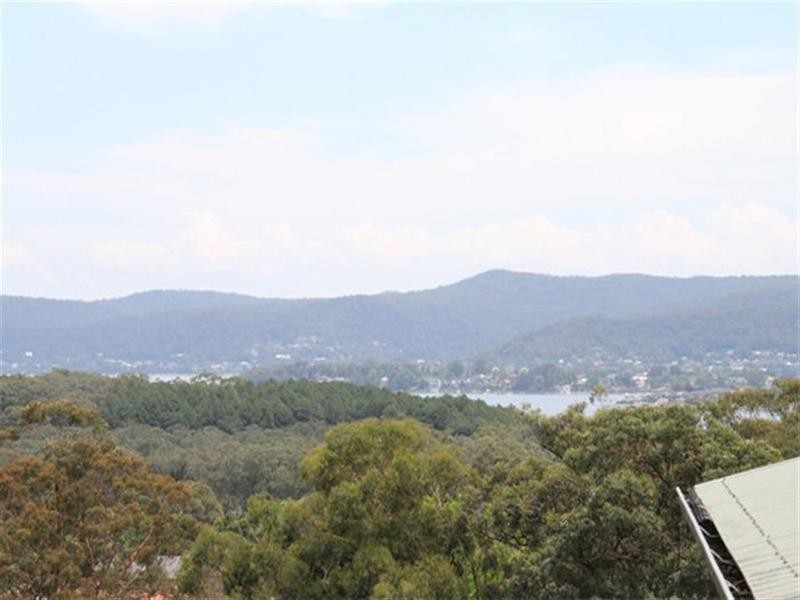 17 Irwin Place, Green Point NSW 2251