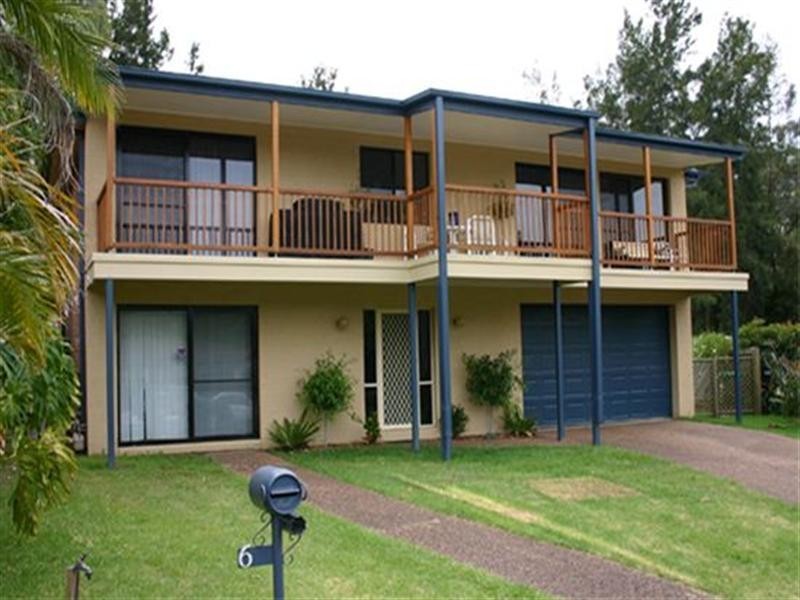 6 Costa Close, Green Point NSW 2251