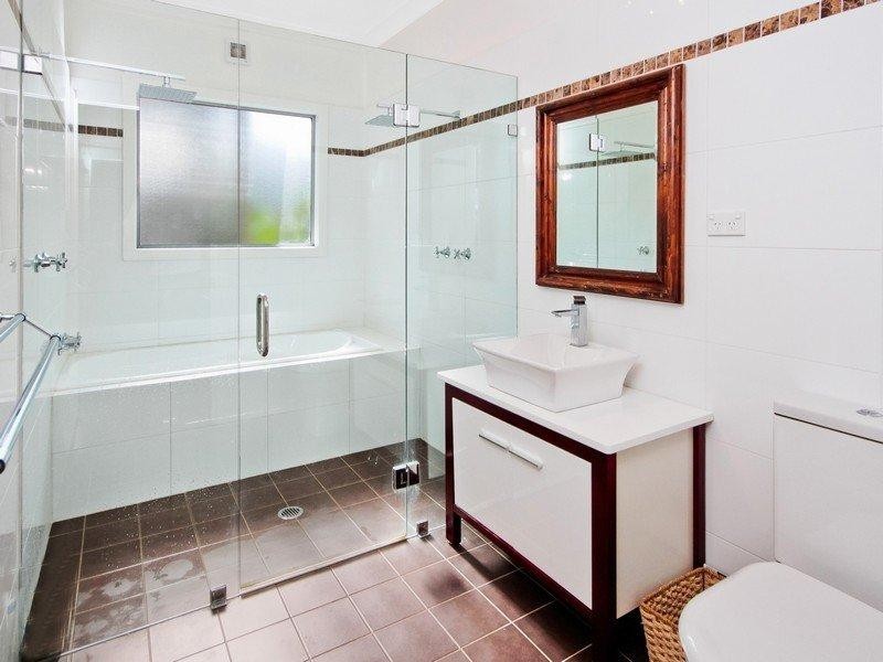 124 Avoca Drive, Green Point NSW 2251