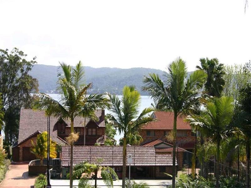 8 Cudgee Close, Green Point NSW 2251