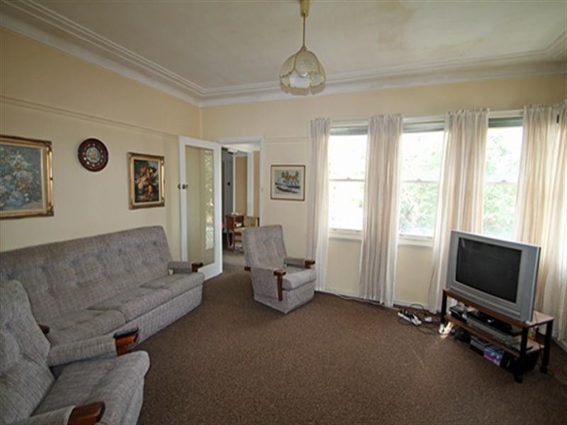 6 White Street, East Gosford NSW 2250