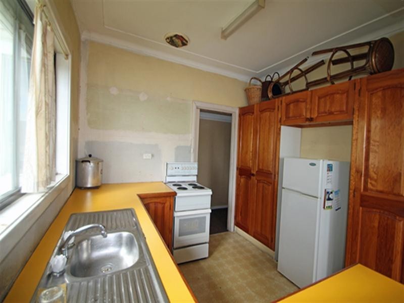 6 White Street, East Gosford NSW 2250