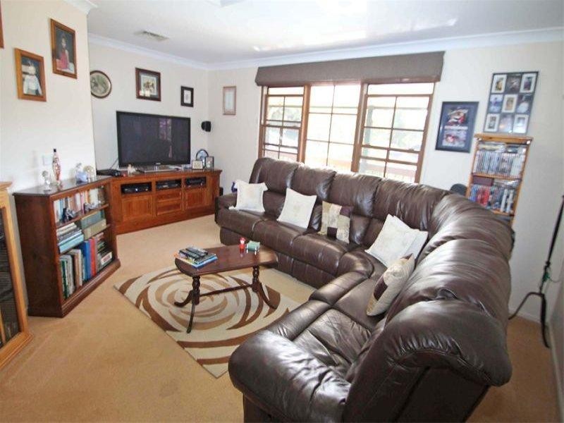 9 Blue Wren Close, Green Point NSW 2251