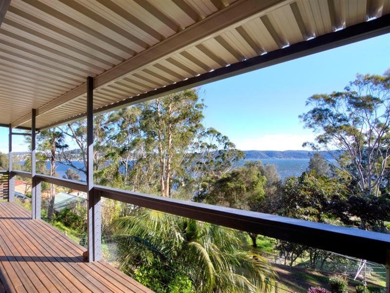 313 Avoca Drive, Green Point NSW 2251