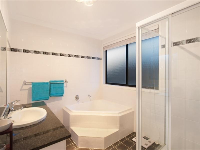 15 Bellbower Close, Green Point NSW 2251