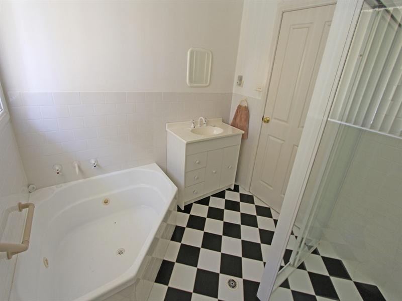 30 Katherine Crescent, Green Point NSW 2251