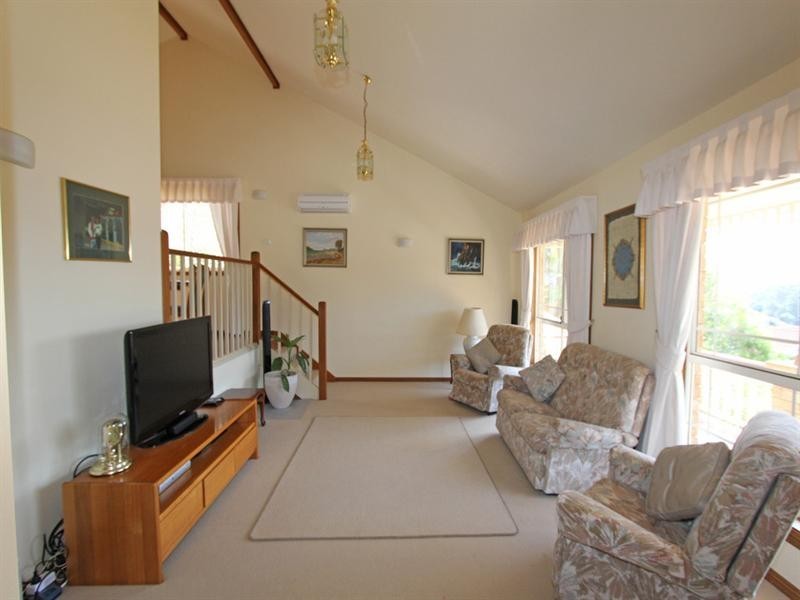 11 Mount Place, Green Point NSW 2251